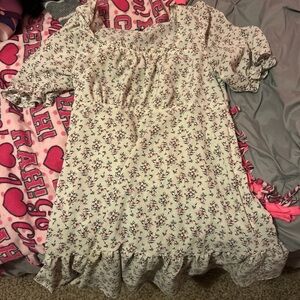 Francesca's Collections Cream Floral Dress